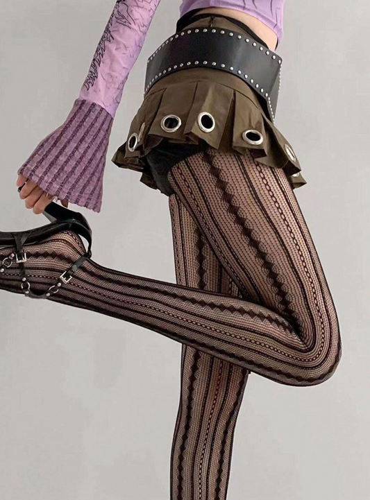 Pantimedias tipo Lolita de encaje vintage negro con diseño calado.