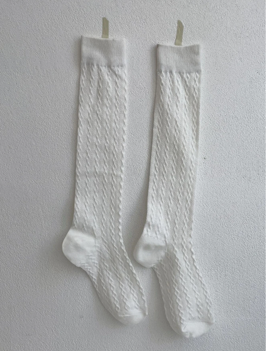 Medias Altas de Punto Trenzado – Blancas