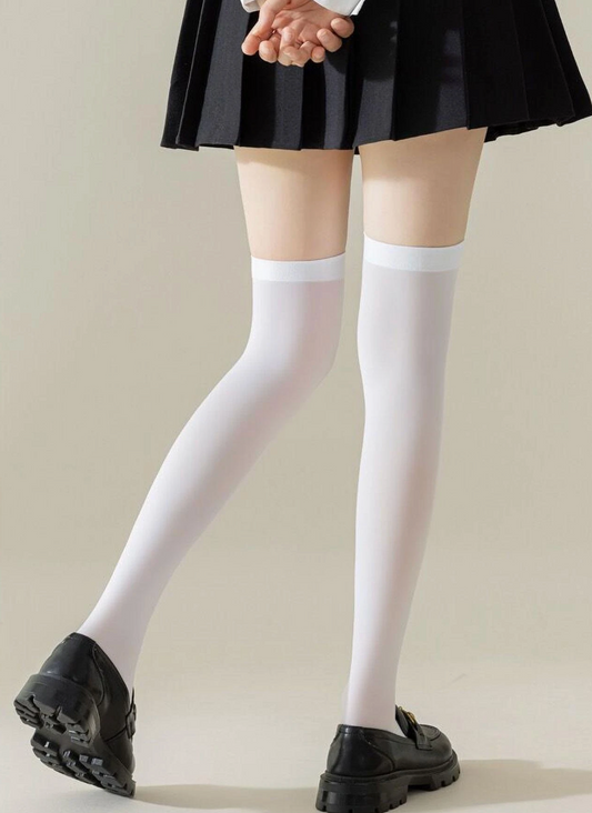 Medias Altas Lisas – Blancas